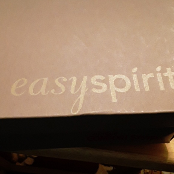 Easy Spirit Shoes - Picture 6 of 8